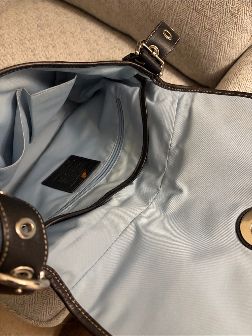 Coach Black Leather Shoulder Bag with Turn-Lock Detail - Picture 2 of 4
